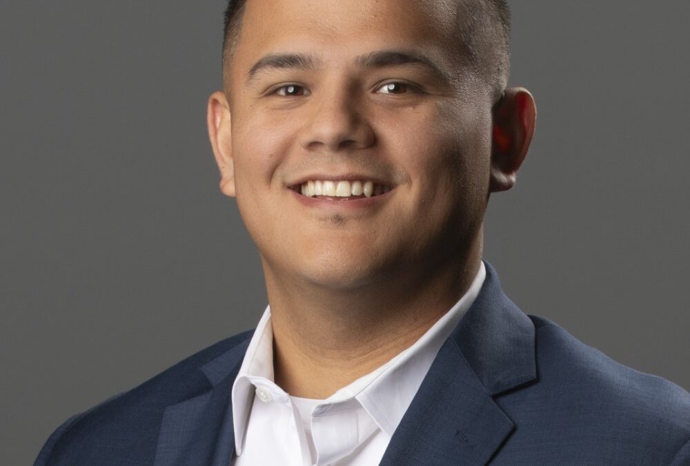2025 Headshot Mendoza 001